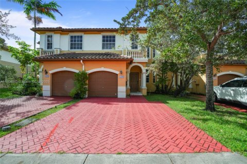 Townhouse in Miramar, Florida 4 bedrooms, 180.14 sq.m. № 1955111 - photo 2