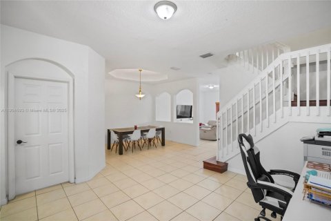 Townhouse in Miramar, Florida 4 bedrooms, 180.14 sq.m. № 1955111 - photo 17
