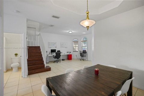 Townhouse in Miramar, Florida 4 bedrooms, 180.14 sq.m. № 1955111 - photo 15