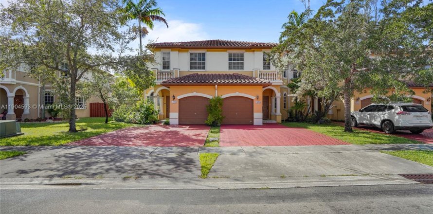 Townhouse in Miramar, Florida 4 bedrooms, 180.14 sq.m. № 1955111