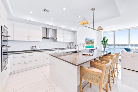 Condo in North Palm Beach, Florida, 3 bedrooms  № 1178401 - photo 1