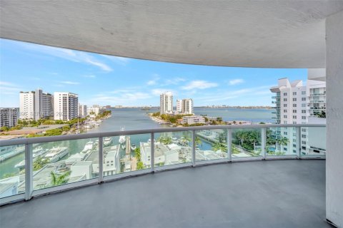 Купить кондоминиум в Норт-Бей-Виллидж, Флорида 2 спальни, 118.36м2, № 2043665 - фото 7