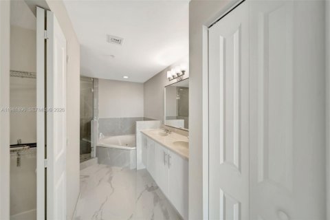 Купить кондоминиум в Норт-Бей-Виллидж, Флорида 2 спальни, 118.36м2, № 2043665 - фото 22