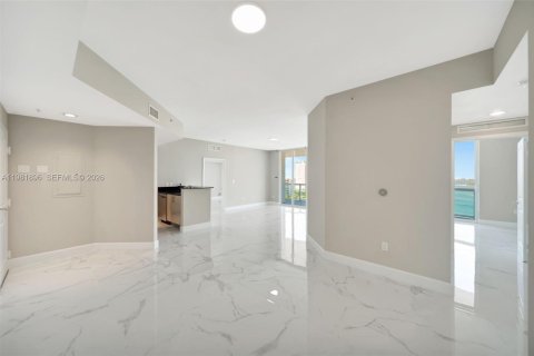 Купить кондоминиум в Норт-Бей-Виллидж, Флорида 2 спальни, 118.36м2, № 2043665 - фото 10