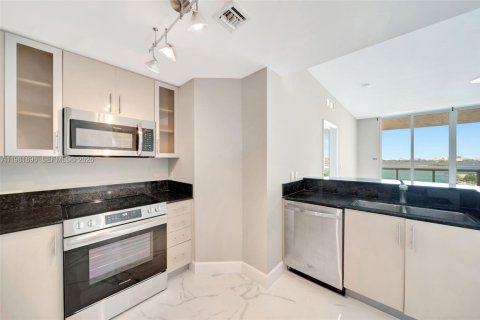 Купить кондоминиум в Норт-Бей-Виллидж, Флорида 2 спальни, 118.36м2, № 2043665 - фото 14