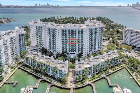 Купить кондоминиум в Норт-Бей-Виллидж, Флорида 2 спальни, 118.36м2, № 2043665 - фото 3