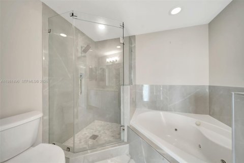 Купить кондоминиум в Норт-Бей-Виллидж, Флорида 2 спальни, 118.36м2, № 2043665 - фото 21