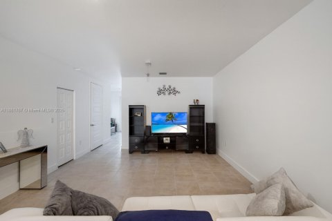 Townhouse in Miami Lakes, Florida 3 bedrooms, 170.75 sq.m. № 1941297 - photo 6