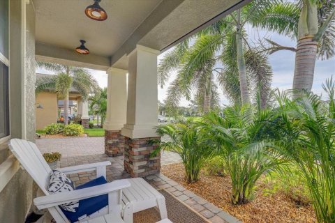 Villa ou maison à vendre à Sun City Center, Floride: 5 chambres, 356.19 m2 № 2404682 - photo 2