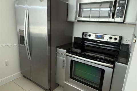 Купить кондоминиум в Майами, Флорида 2 спальни, 83.8м2, № 2011489 - фото 7