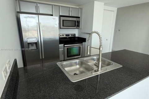 Купить кондоминиум в Майами, Флорида 2 спальни, 83.8м2, № 2011489 - фото 5