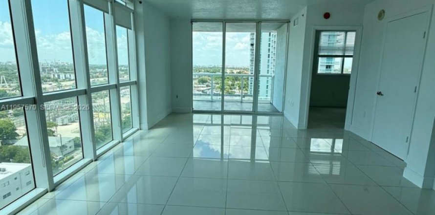 Кондоминиум с 2 спальнями в Майами, Флорида № 2011489