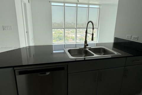 Купить кондоминиум в Майами, Флорида 2 спальни, 83.8м2, № 2011489 - фото 6