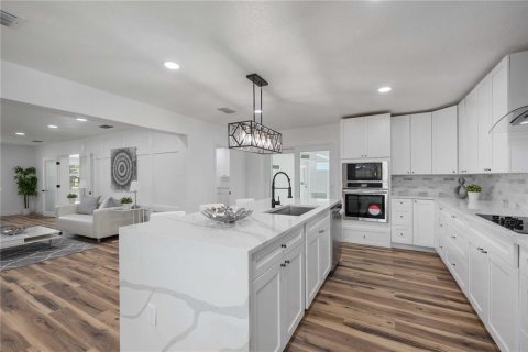 Casa en venta en Sarasota, Florida, 5 dormitorios, 362.88 m2 № 1297149 - foto 12