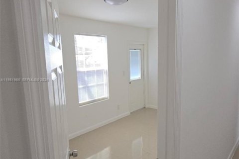 Снять в аренду виллу или дом в Майами, Флорида 2 спальни, 148.46м2, № 2043240 - фото 5