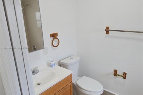 Снять в аренду виллу или дом в Майами, Флорида 2 спальни, 148.46м2, № 2043240 - фото 8