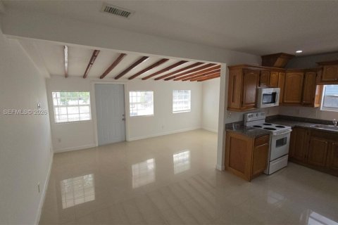 Снять в аренду виллу или дом в Майами, Флорида 2 спальни, 148.46м2, № 2043240 - фото 4