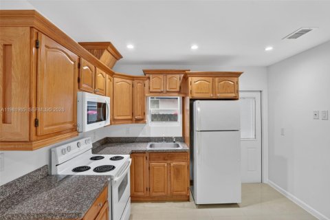 Снять в аренду виллу или дом в Майами, Флорида 2 спальни, 148.46м2, № 2043240 - фото 9