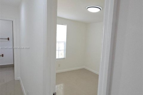 Снять в аренду виллу или дом в Майами, Флорида 2 спальни, 148.46м2, № 2043240 - фото 7