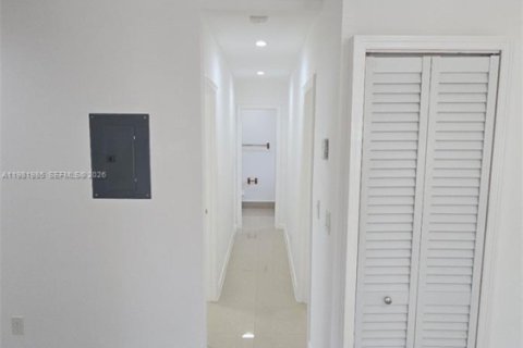 Снять в аренду виллу или дом в Майами, Флорида 2 спальни, 148.46м2, № 2043240 - фото 6