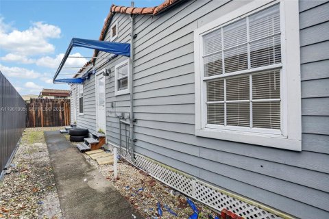 Снять в аренду виллу или дом в Майами, Флорида 2 спальни, 148.46м2, № 2043240 - фото 17