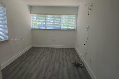 Villa ou maison à vendre à Miami, Floride: 3 chambres, 115.38 m2 № 1874662 - photo 9