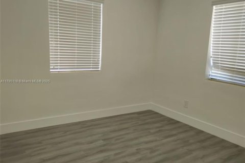 Villa ou maison à vendre à Miami, Floride: 3 chambres, 115.38 m2 № 1874662 - photo 8