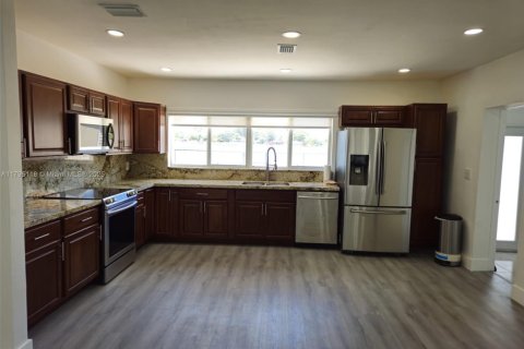 Villa ou maison à vendre à Miami, Floride: 3 chambres, 115.38 m2 № 1874662 - photo 6