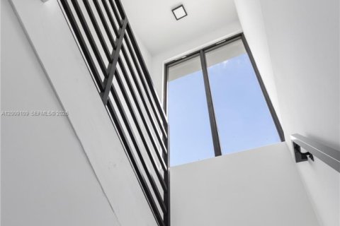 Townhouse in Miami, Florida 3 bedrooms, 148.64 sq.m. № 2072983 - photo 11