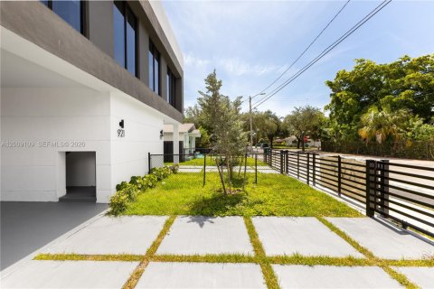 Townhouse in Miami, Florida 3 bedrooms, 148.64 sq.m. № 2072983 - photo 5