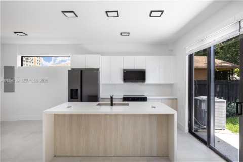 Townhouse in Miami, Florida 3 bedrooms, 148.64 sq.m. № 2072983 - photo 10