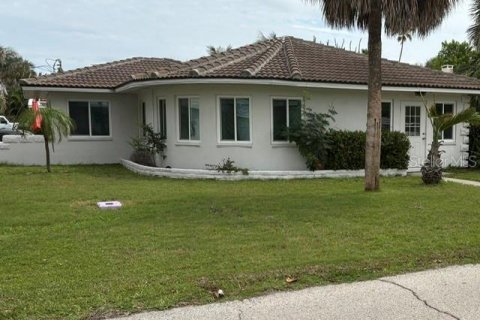 House in Clearwater, Florida 3 bedrooms, 159.14 sq.m. № 2110609 - photo 2