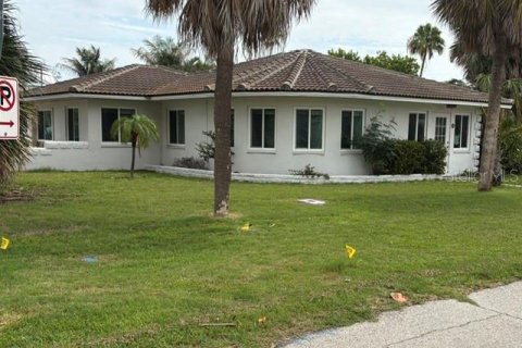 House in Clearwater, Florida 3 bedrooms, 159.14 sq.m. № 2110609 - photo 3
