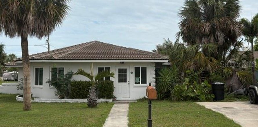 House in Clearwater, Florida 3 bedrooms, 159.14 sq.m. № 2110609