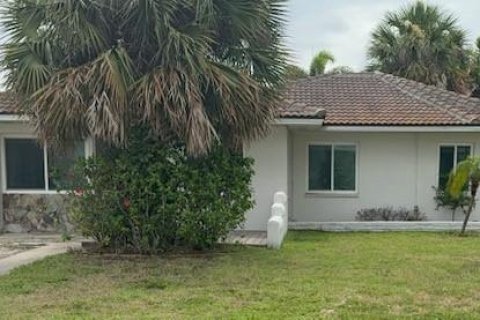 House in Clearwater, Florida 3 bedrooms, 159.14 sq.m. № 2110609 - photo 4