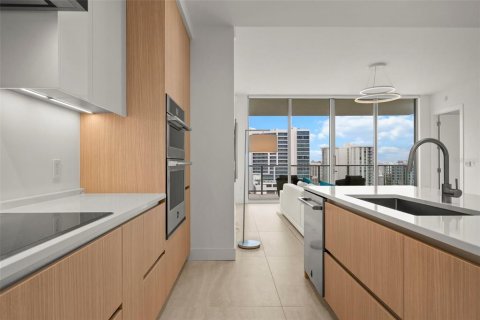 Condo in Sarasota, Florida, 2 bedrooms  № 1875986 - photo 16