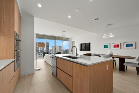 Condo in Sarasota, Florida, 2 bedrooms  № 1875986 - photo 15