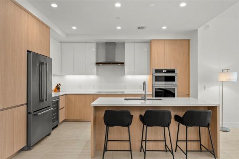 Condo in Sarasota, Florida, 2 bedrooms  № 1875986 - photo 11