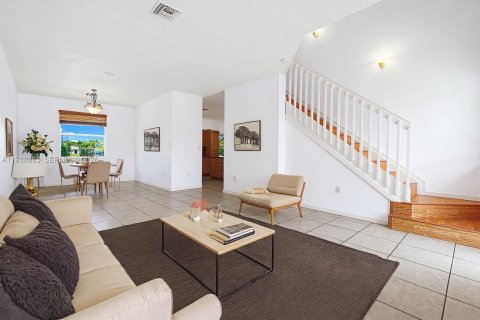 Купить виллу или дом в Купер-Сити, Флорида 3 спальни, 198.07м2, № 1996527 - фото 10