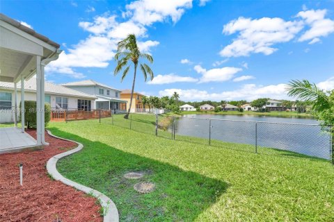 Купить виллу или дом в Купер-Сити, Флорида 3 спальни, 198.07м2, № 1996527 - фото 26