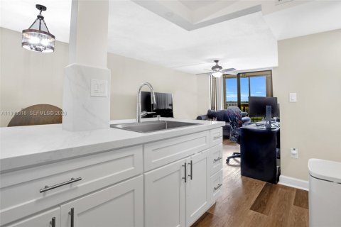 Купить кондоминиум в Майами, Флорида 2 спальни, 84.91м2, № 2060885 - фото 5