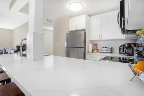 Купить кондоминиум в Майами, Флорида 2 спальни, 84.91м2, № 2060885 - фото 3