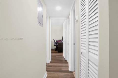 Купить кондоминиум в Майами, Флорида 2 спальни, 84.91м2, № 2060885 - фото 13