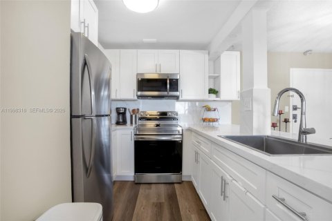 Купить кондоминиум в Майами, Флорида 2 спальни, 84.91м2, № 2060885 - фото 4