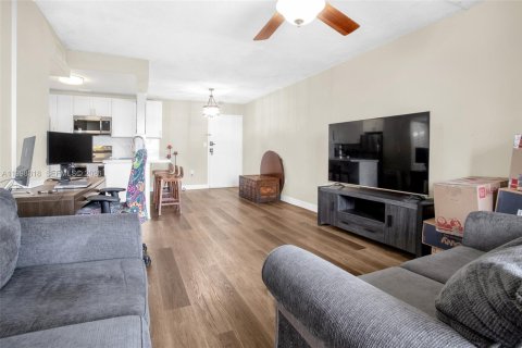 Купить кондоминиум в Майами, Флорида 2 спальни, 84.91м2, № 2060885 - фото 9