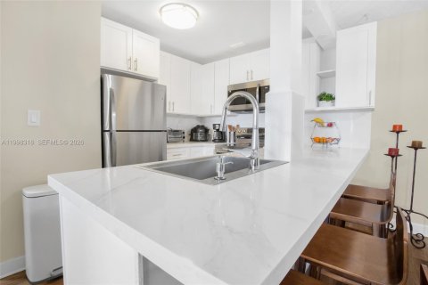 Кондоминиум с 2 спальнями в Майами, Флорида № 2060885