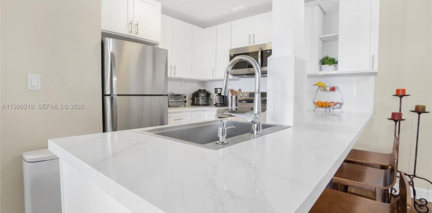 Кондоминиум с 2 спальнями в Майами, Флорида № 2060885