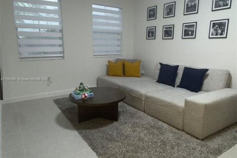 Commercial property in Homestead, Florida 1 bedroom, 274.34 sq.m. № 1924647 - photo 4