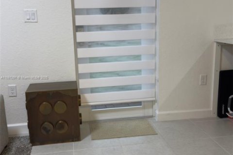 Commercial property in Homestead, Florida 1 bedroom, 274.34 sq.m. № 1924647 - photo 5