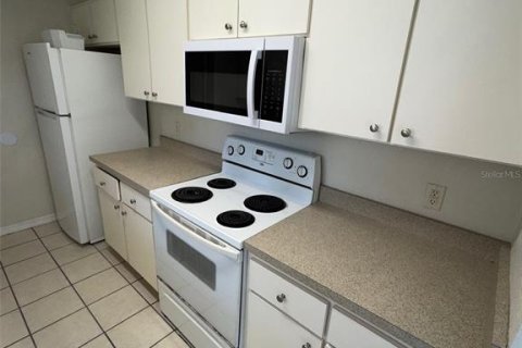 Apartamento en alquiler en Belleview, Florida, 3 dormitorios, 92.9 m2 № 1812574 - foto 8
